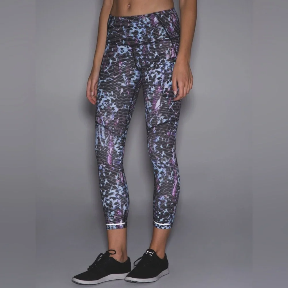 Lululemon Crop Leggings Floral Sport Blue, size 8, women’s - Picture 5 of 7